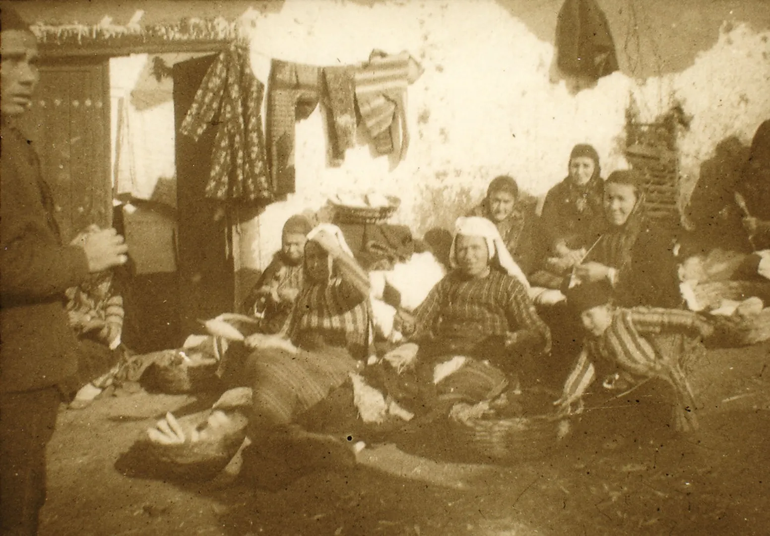 A 1913 photograph of Albanian highland women from the Gjakova area, displaced by the war.